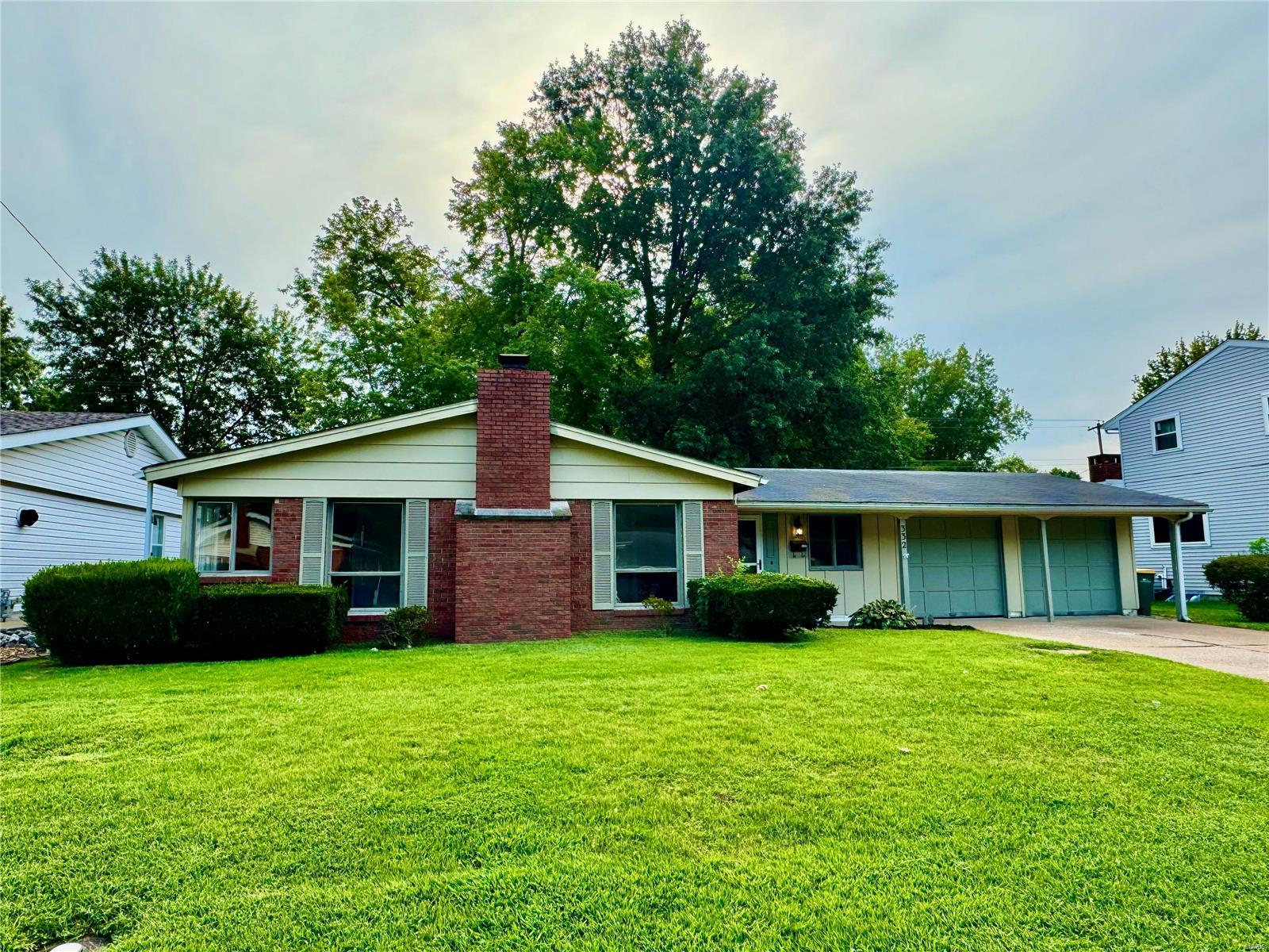 Photo 3 of 7 of 332 Lincolnshire Boulevard house