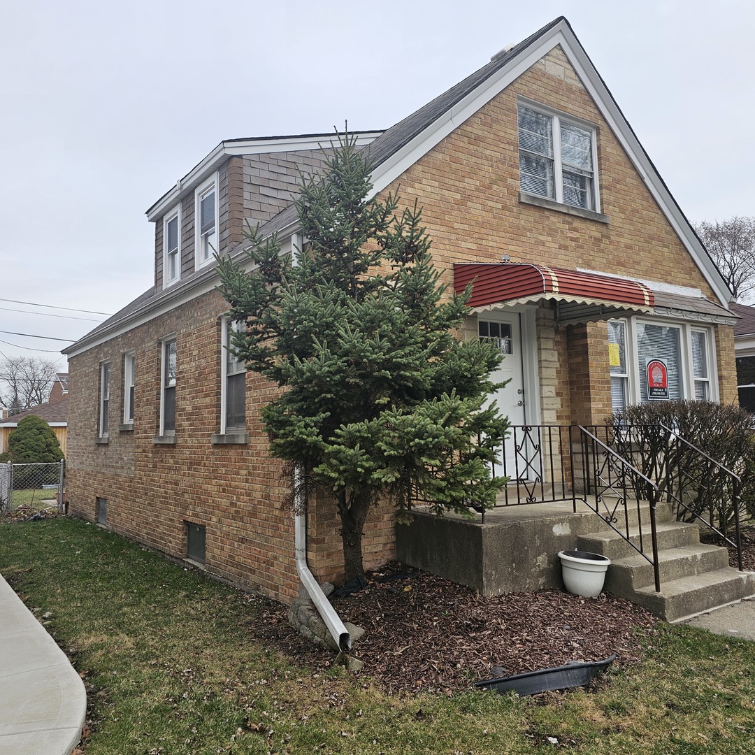 Photo 2 of 25 of 229 Granville Avenue house