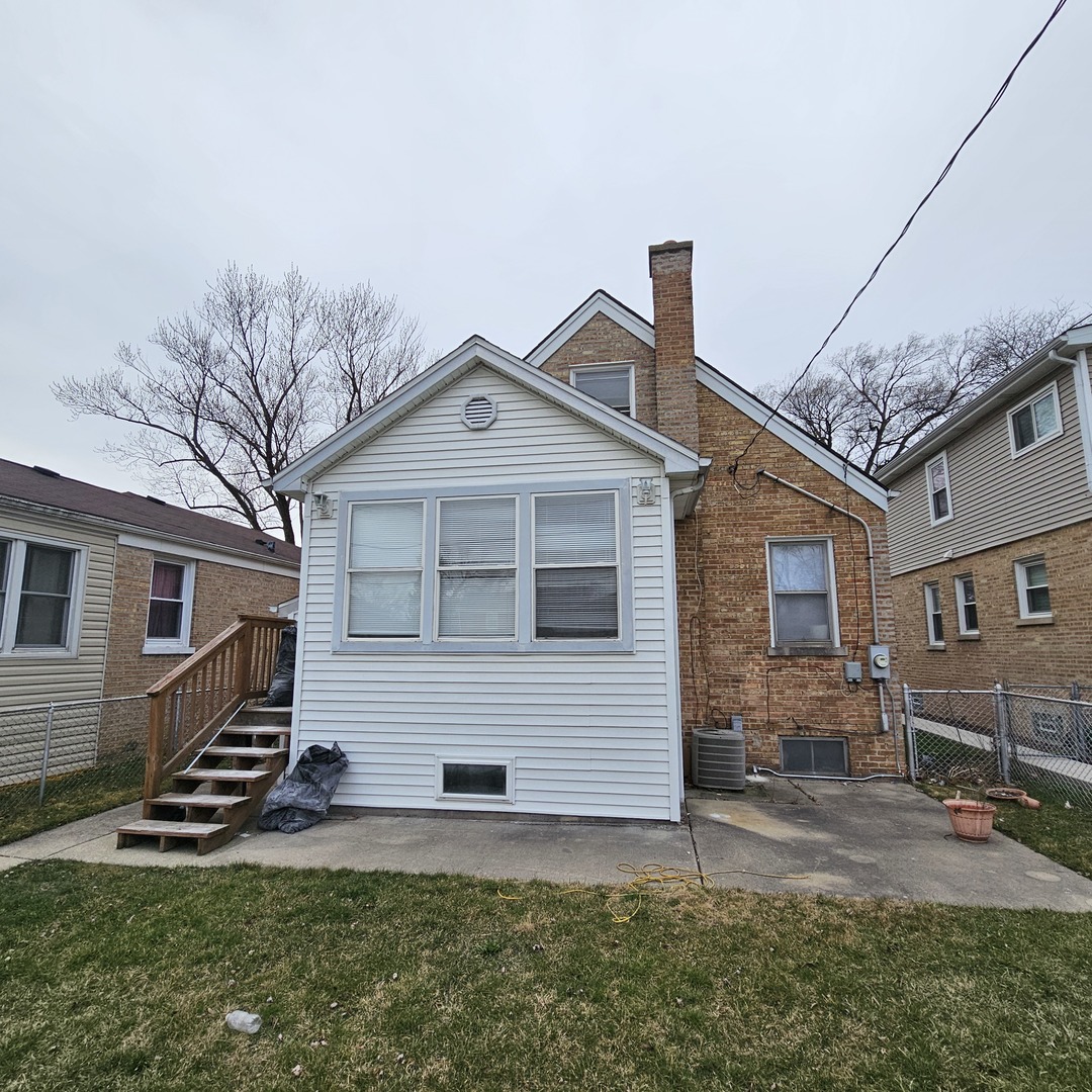 Photo 4 of 25 of 229 Granville Avenue house