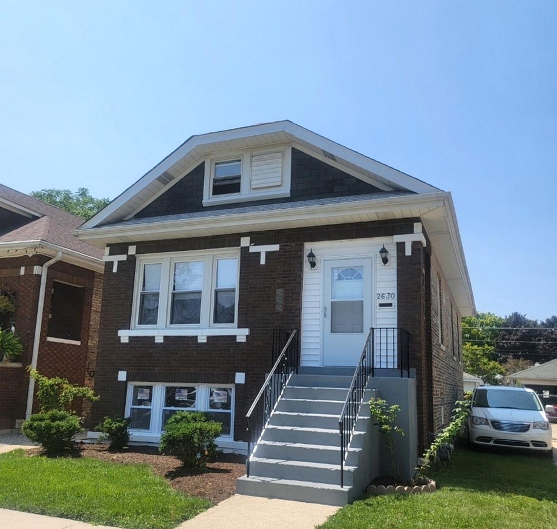 Photo 2 of 41 of 2630 S HIGHLAND Avenue house