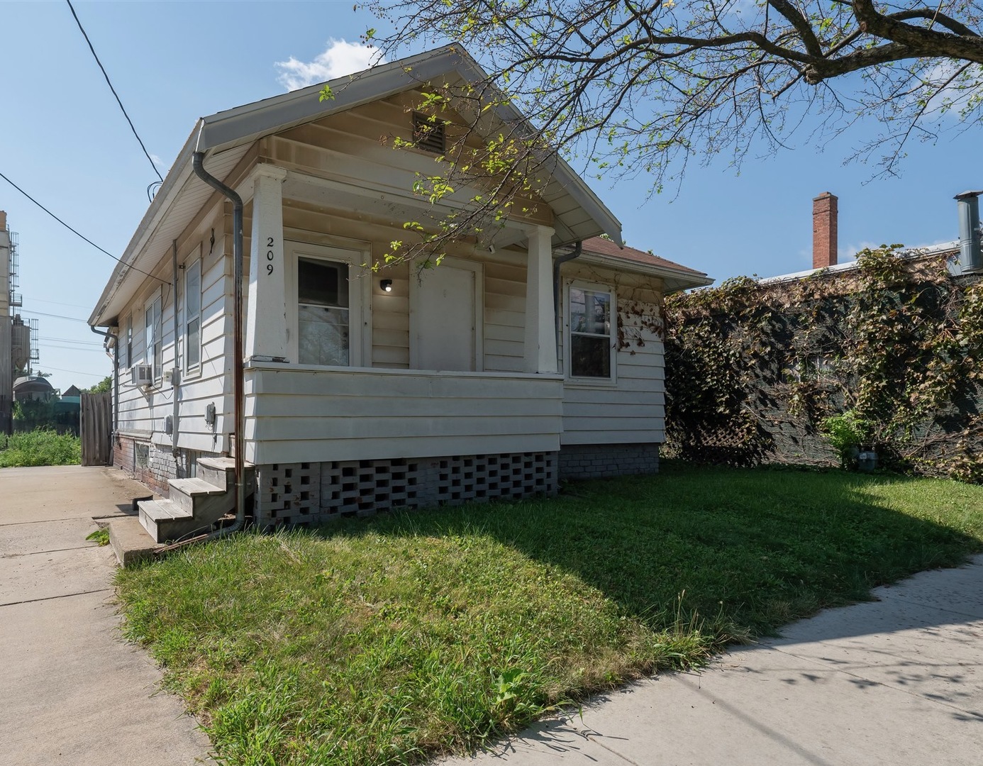 Photo 1 of 21 of 209 S McClun Street house