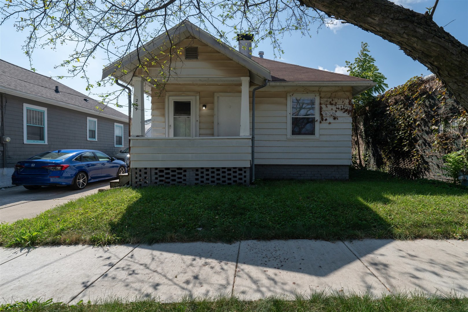 Photo 2 of 21 of 209 S McClun Street house