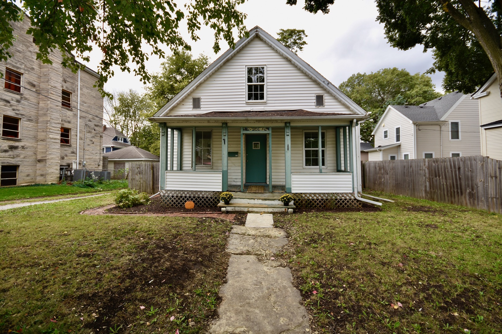 Photo 1 of 46 of 206 N Mason Street house