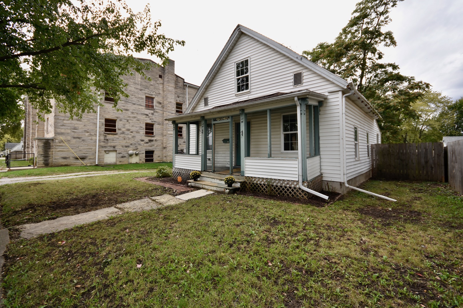 Photo 2 of 46 of 206 N Mason Street house