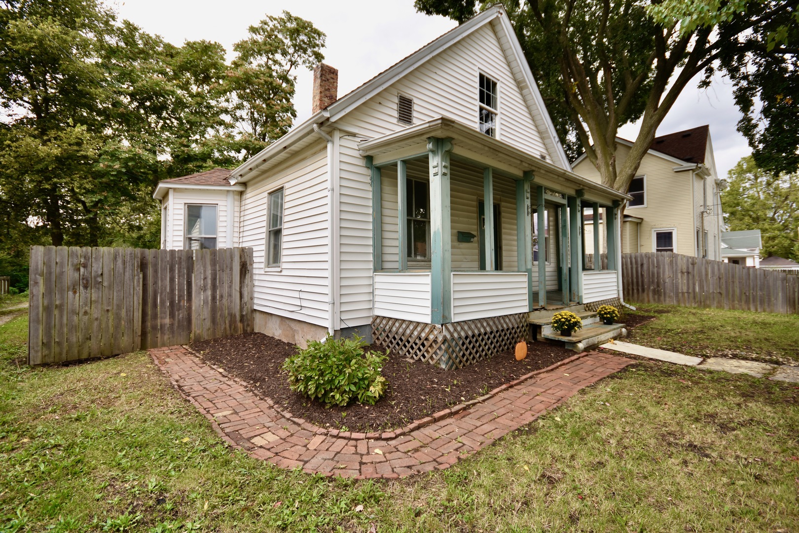 Photo 3 of 46 of 206 N Mason Street house