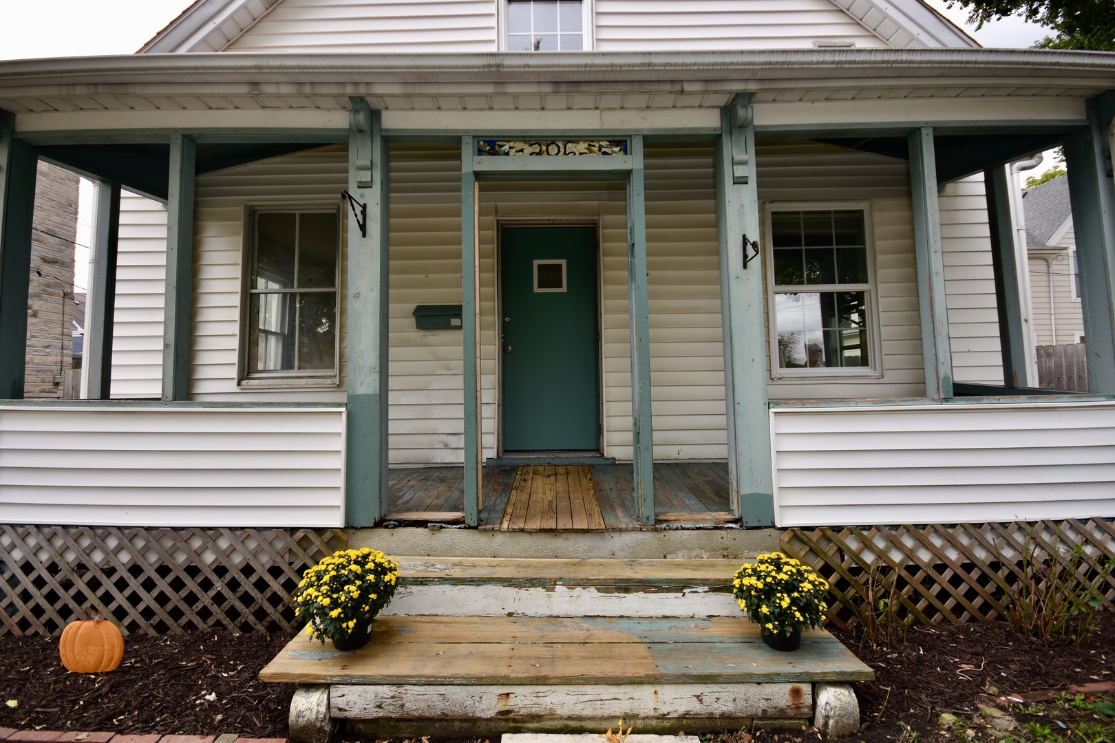 Photo 5 of 46 of 206 N Mason Street house