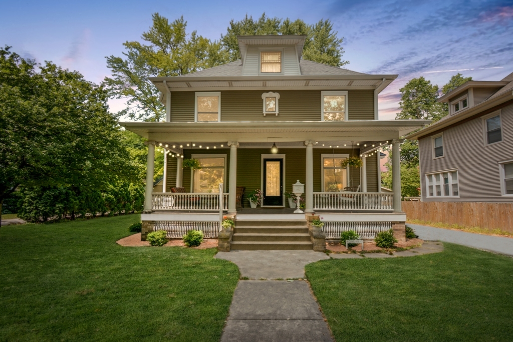 Photo 1 of 81 of 1104 N Clinton Boulevard house