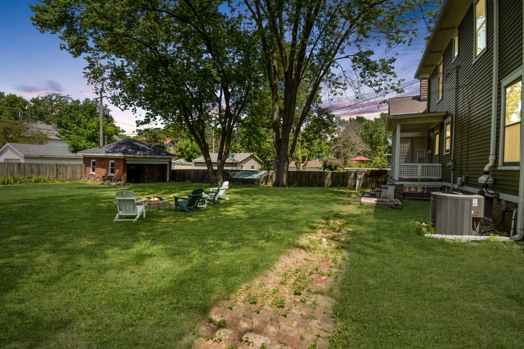 Photo 79 of 81 of 1104 N Clinton Boulevard house