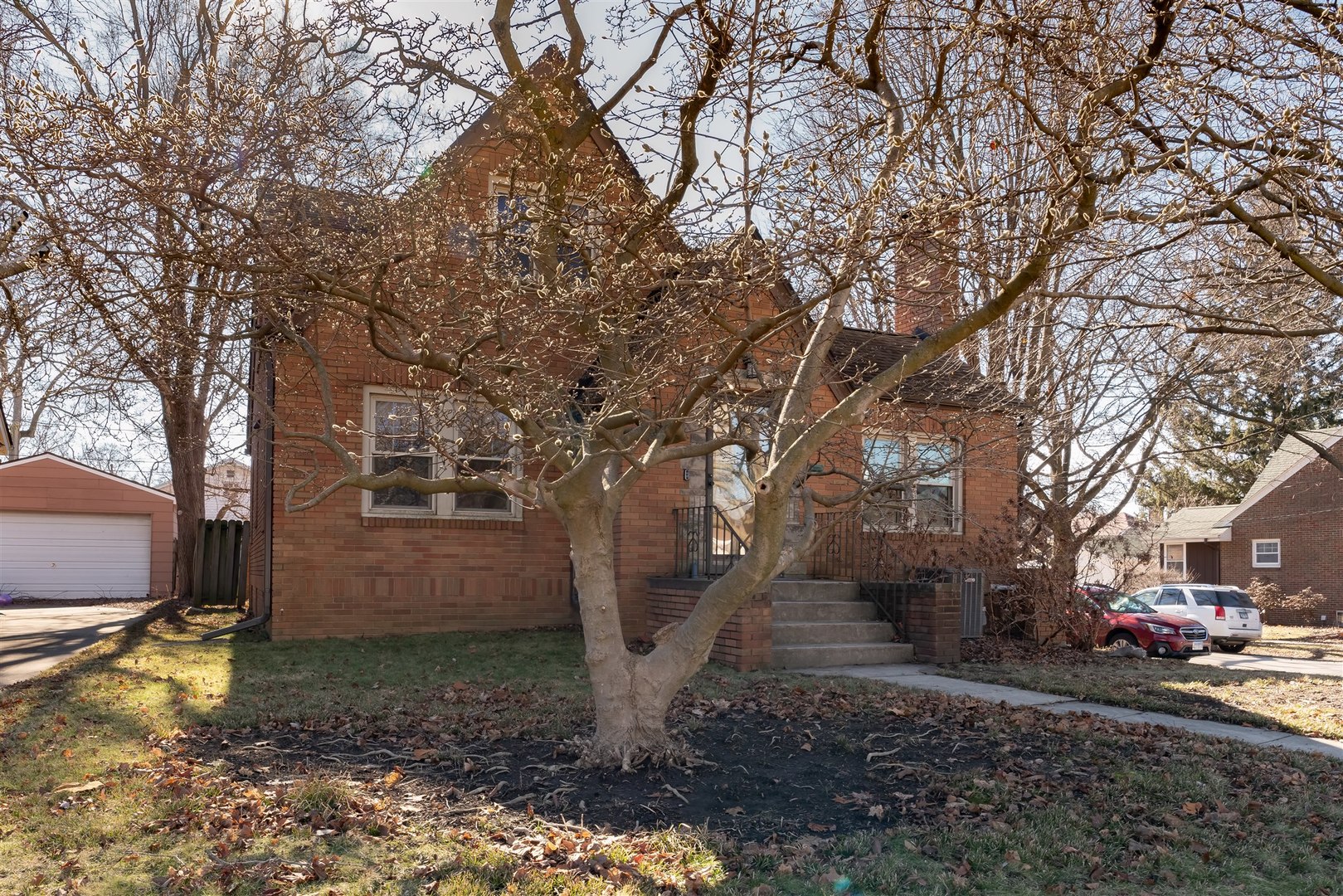 Photo 8 of 43 of 1601 E Oakland Avenue house