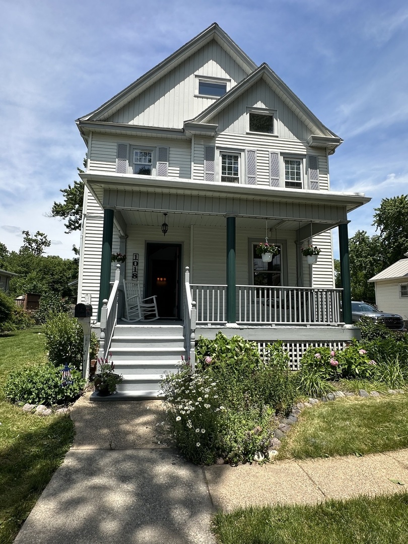 Photo 1 of 29 of 1018 1/2 E Front Street house