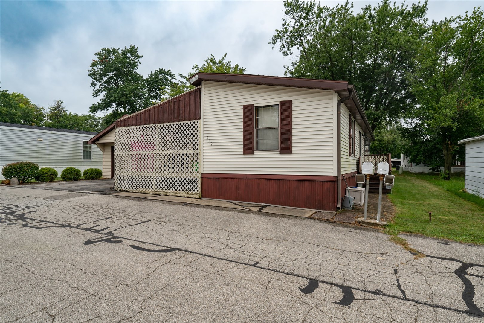 Photo 1 of 30 of 919 9th Street mobile home