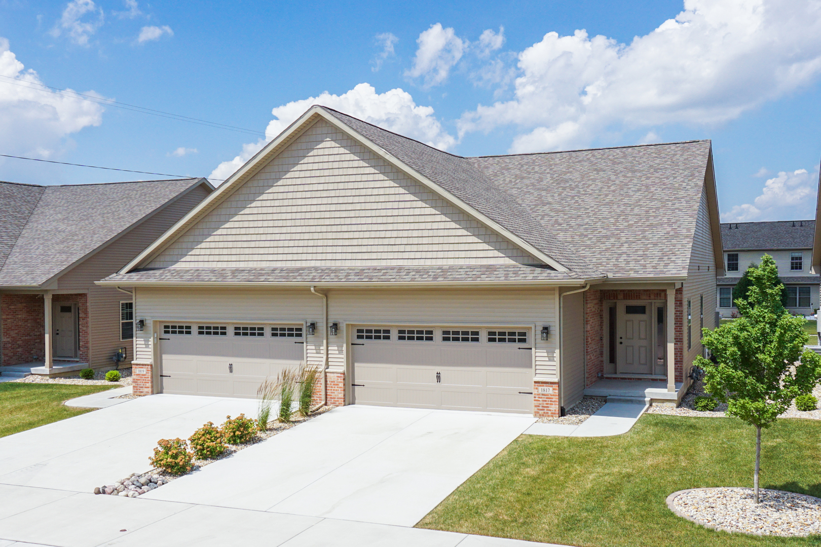 Photo 1 of 30 of 1817 Glenbridge Road townhome