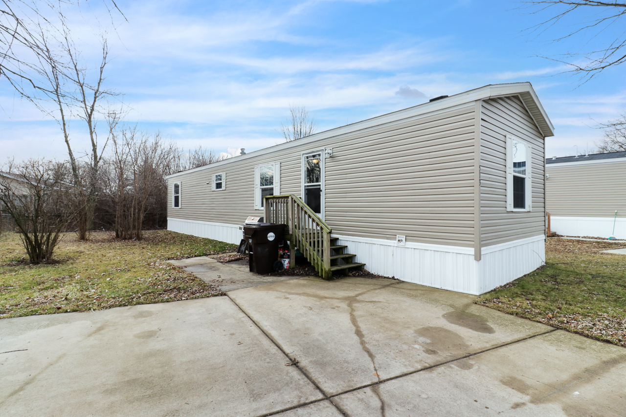 Photo 1 of 21 of 513 Highland Drive mobile home