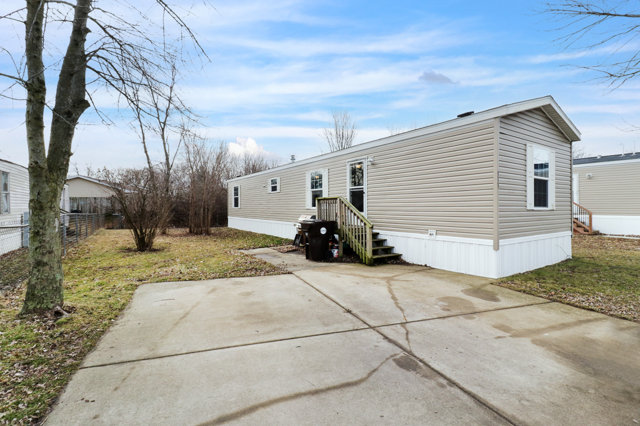 Photo 18 of 21 of 513 Highland Drive mobile home