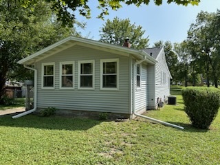 Photo 2 of 25 of 1312 S Oak Street house