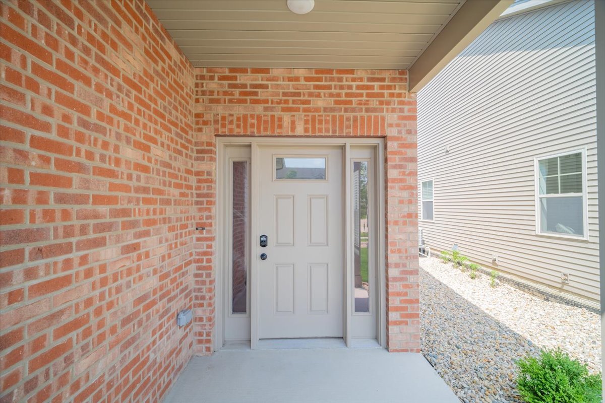 Photo 3 of 32 of 1909 Glenbridge Road townhome