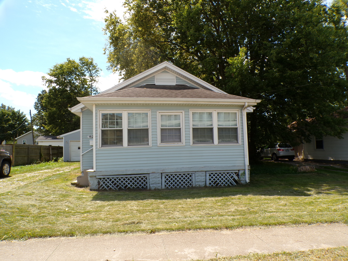 Photo 1 of 23 of 1622 Illinois Street house