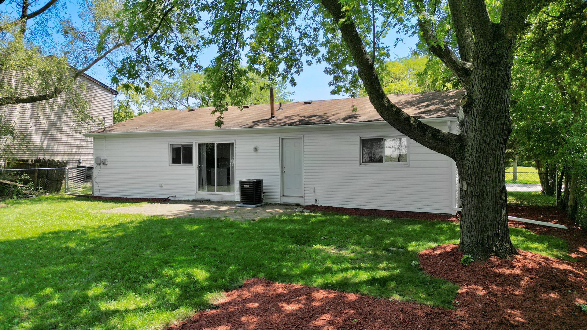 Photo 5 of 18 of 237 KENILWORTH Drive house