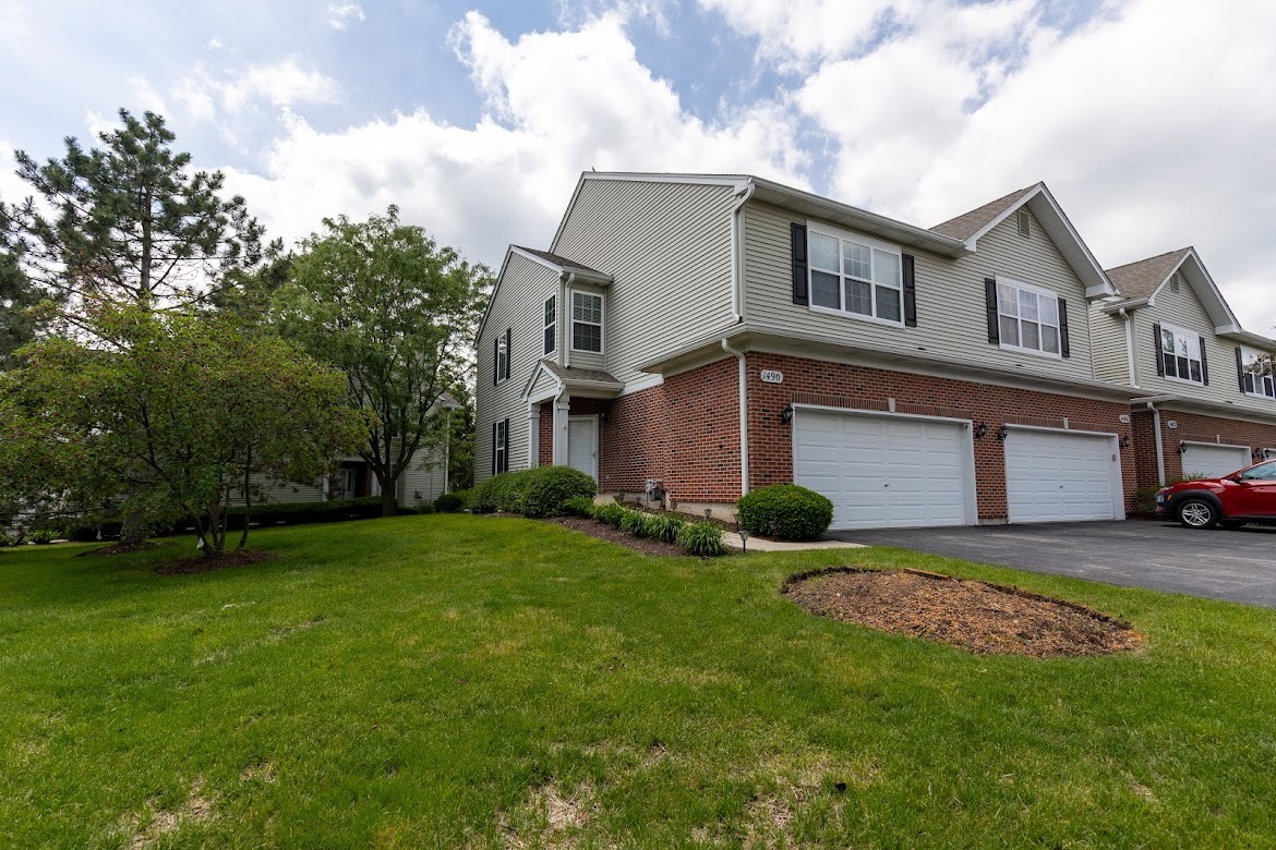 Photo 1 of 20 of 1490 SHAGBARK Drive 1490 townhome