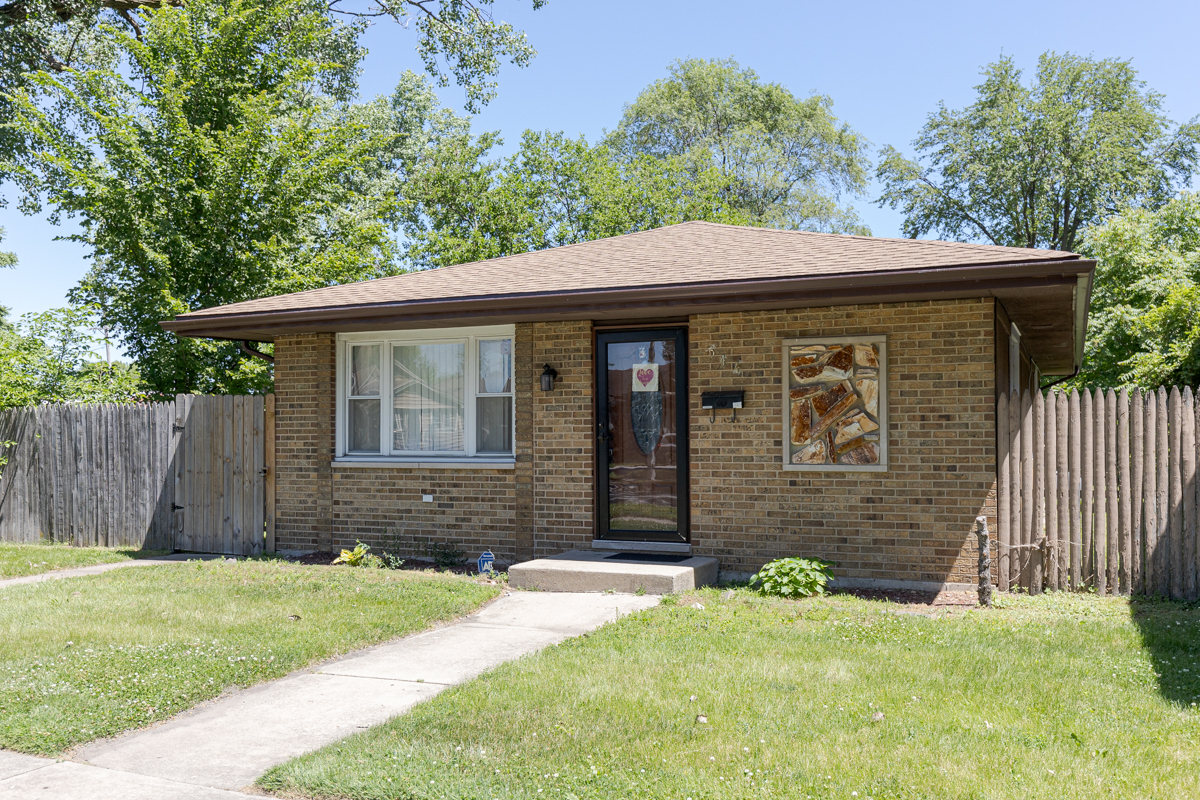 Photo 3 of 15 of 544 Garfield Avenue house