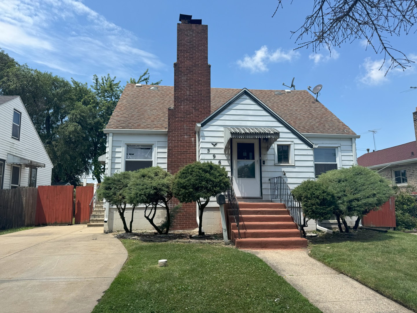 Photo 1 of 16 of 596 Hirsch Avenue house