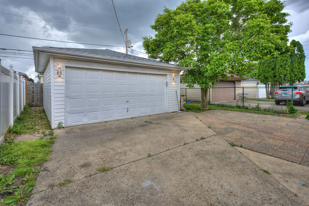 Photo 16 of 17 of 330 Hoxie Avenue house