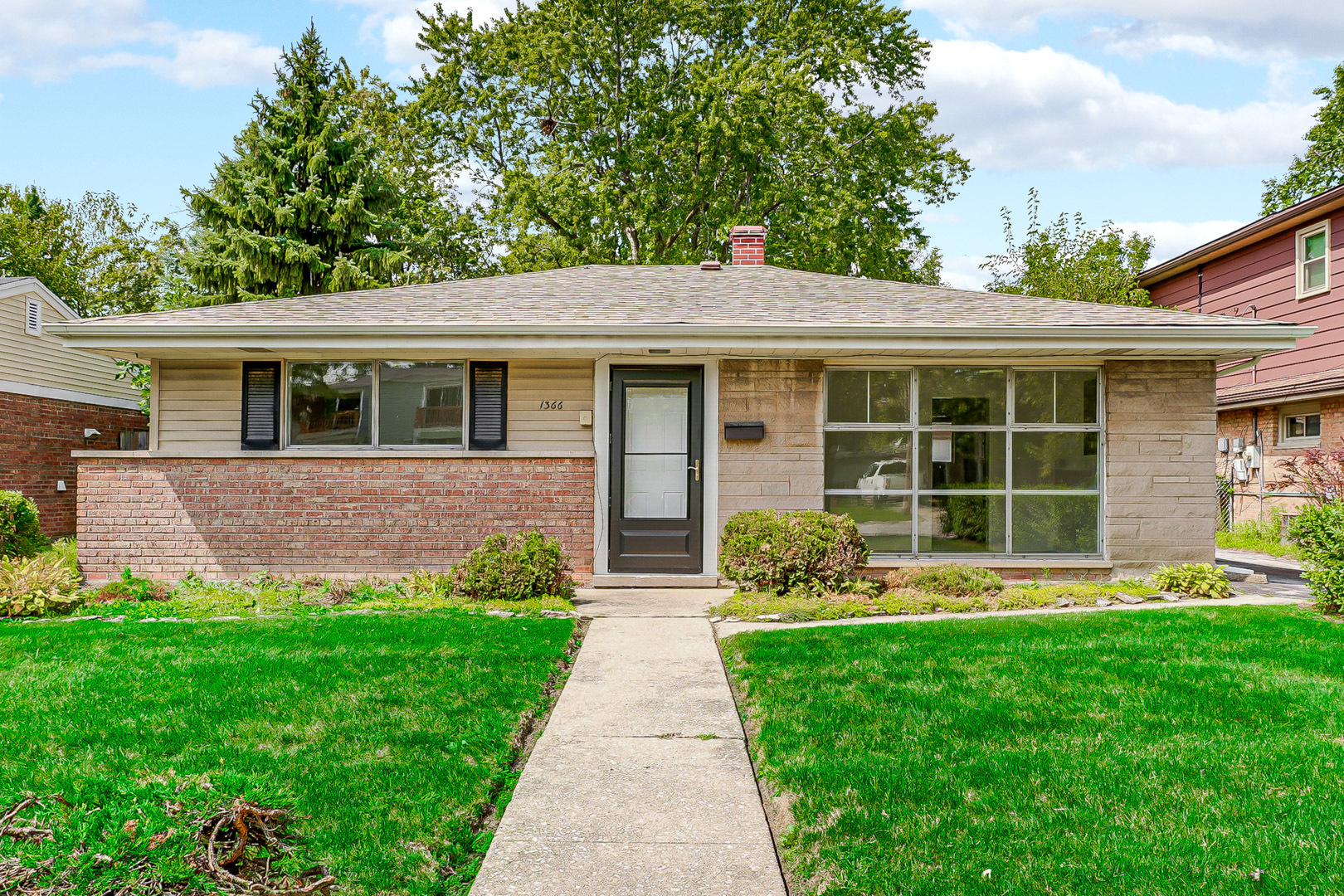 Photo 2 of 16 of 1366 Gordon Avenue house