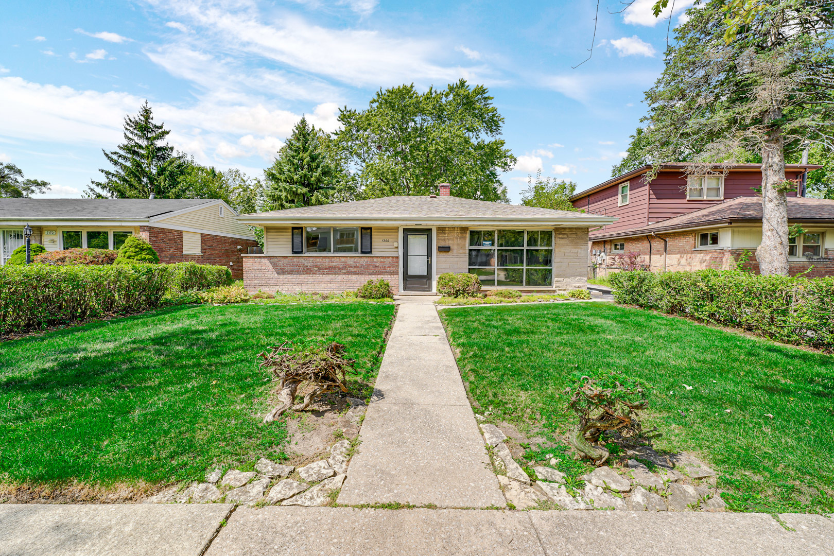 Photo 3 of 16 of 1366 Gordon Avenue house