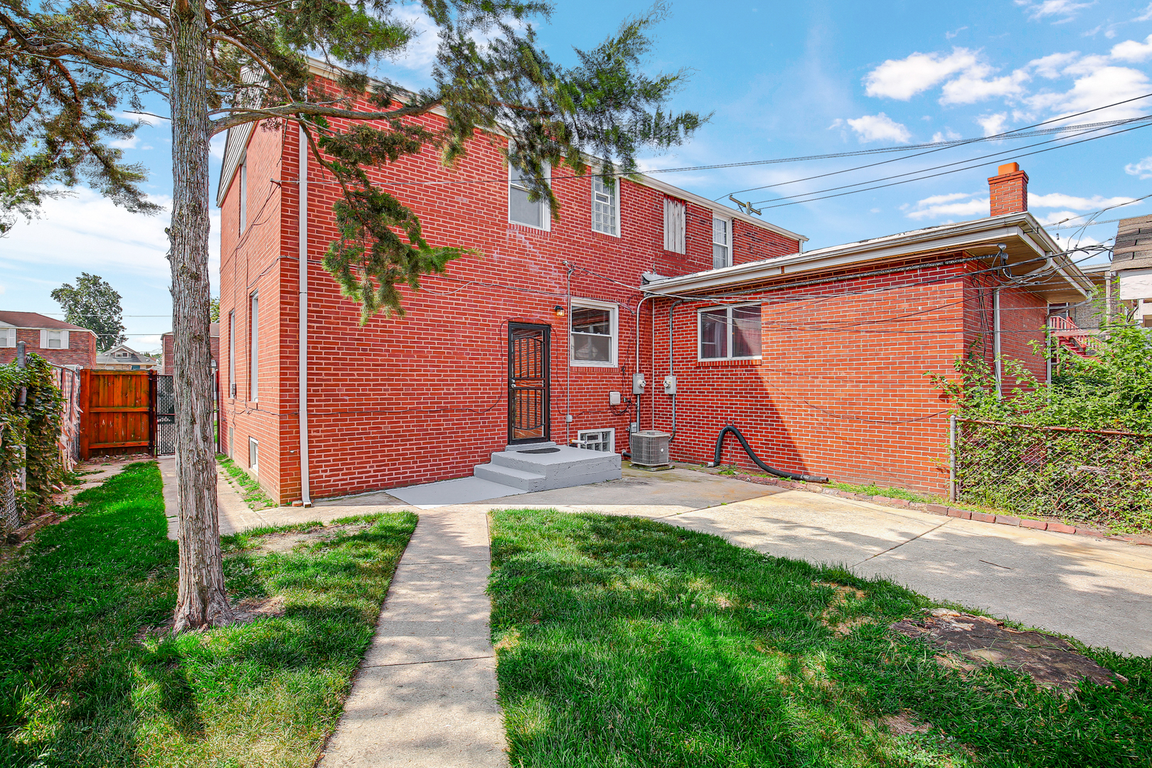 Photo 15 of 15 of 136 Webb Street townhome