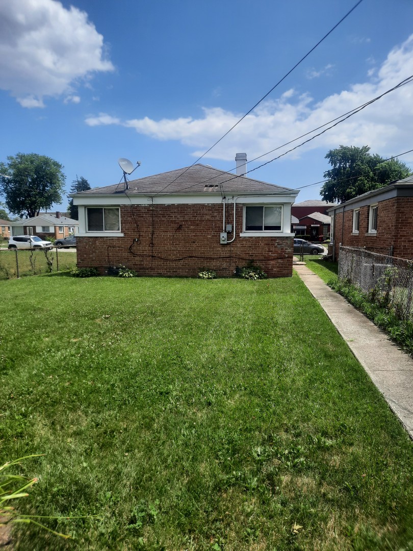 Photo 8 of 11 of 12516 S Laflin Street house