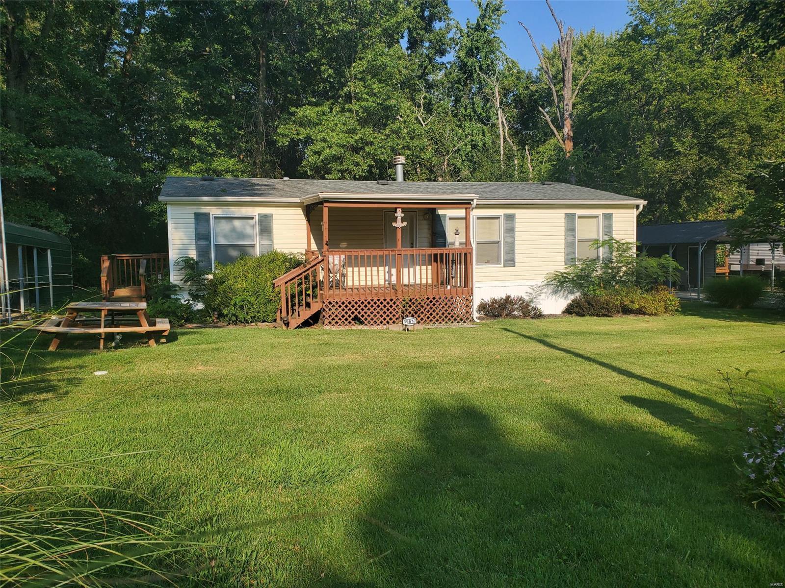 Photo 3 of 17 of 19617 Pam Lane mobile home