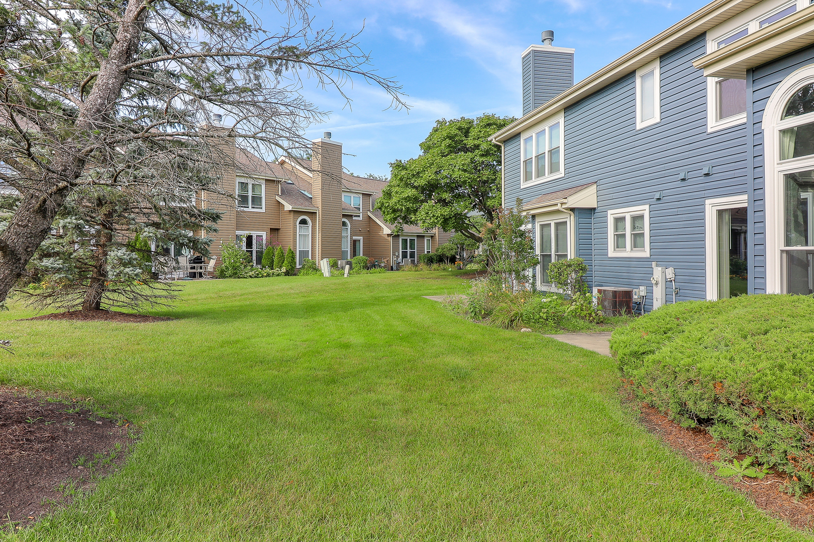 Photo 21 of 25 of 1288 Lake Shore Drive townhome