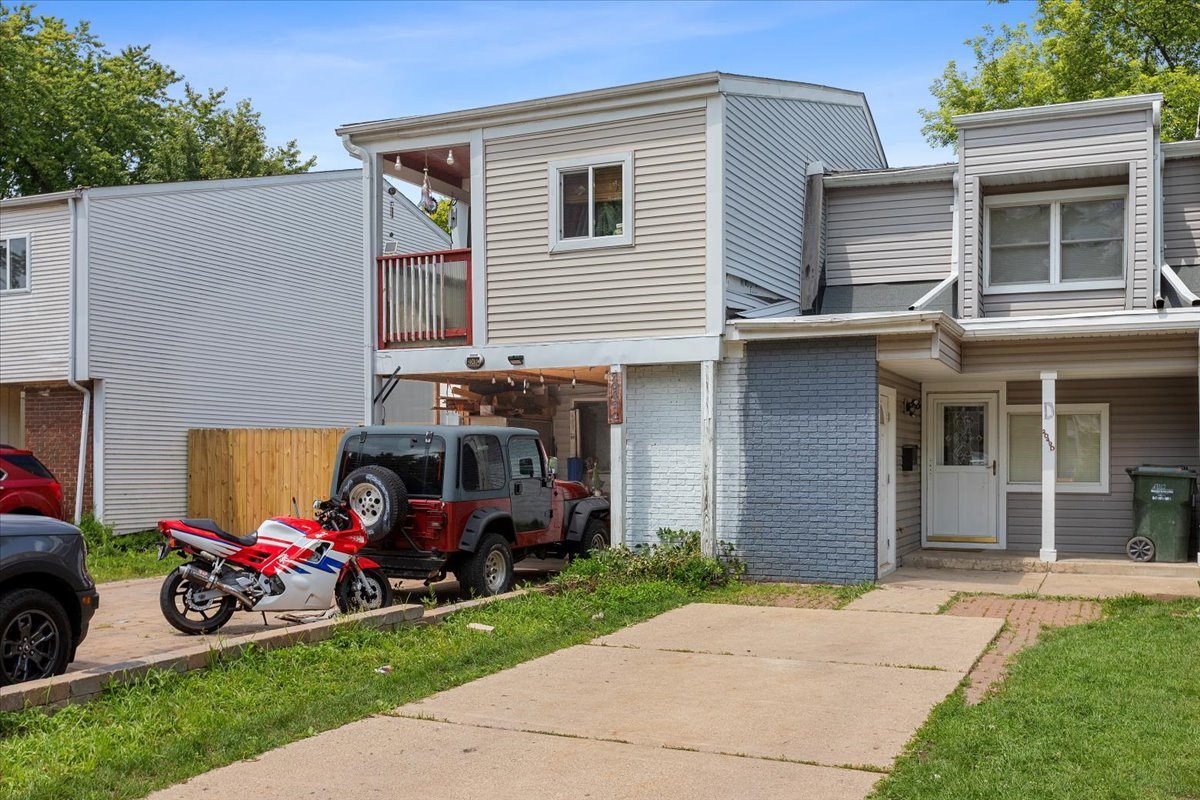 Photo 1 of 14 of 2049 Berkshire Circle D townhome