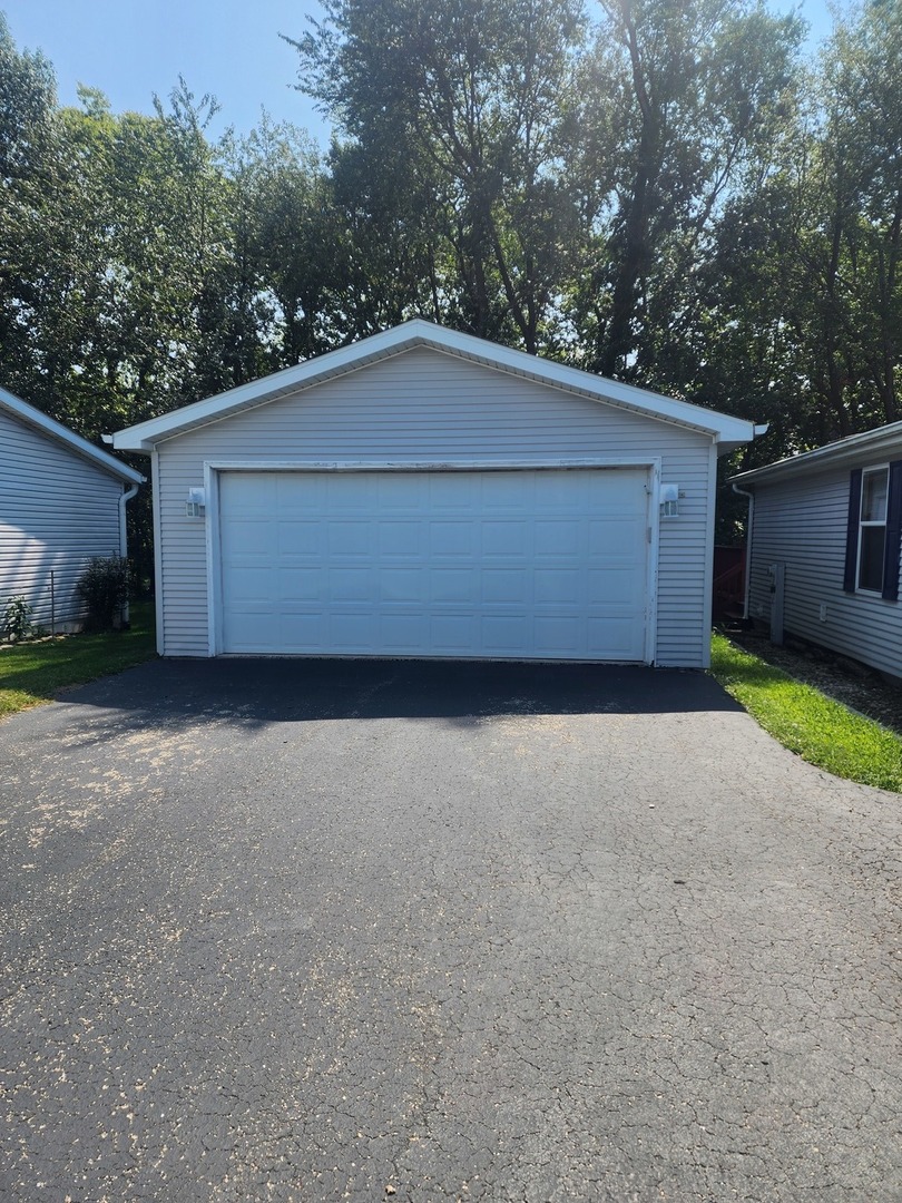 Photo 4 of 21 of 22533 S Woodside Drive mobile home