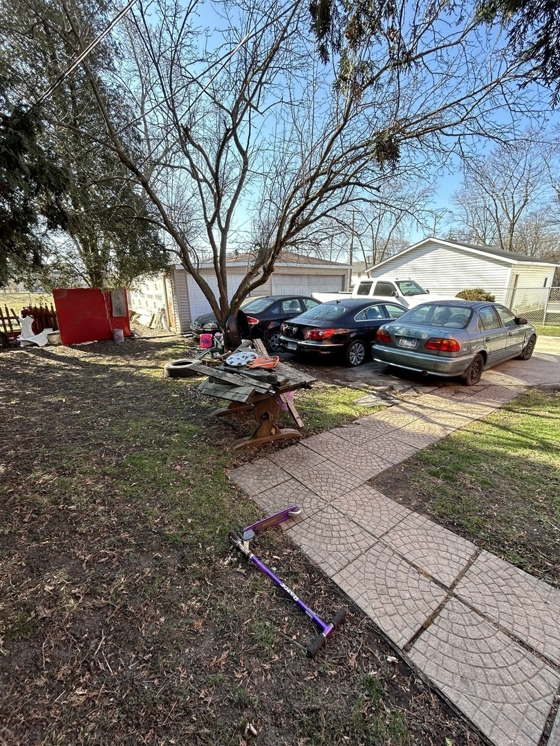 Photo 8 of 25 of 170 E 25th Street house