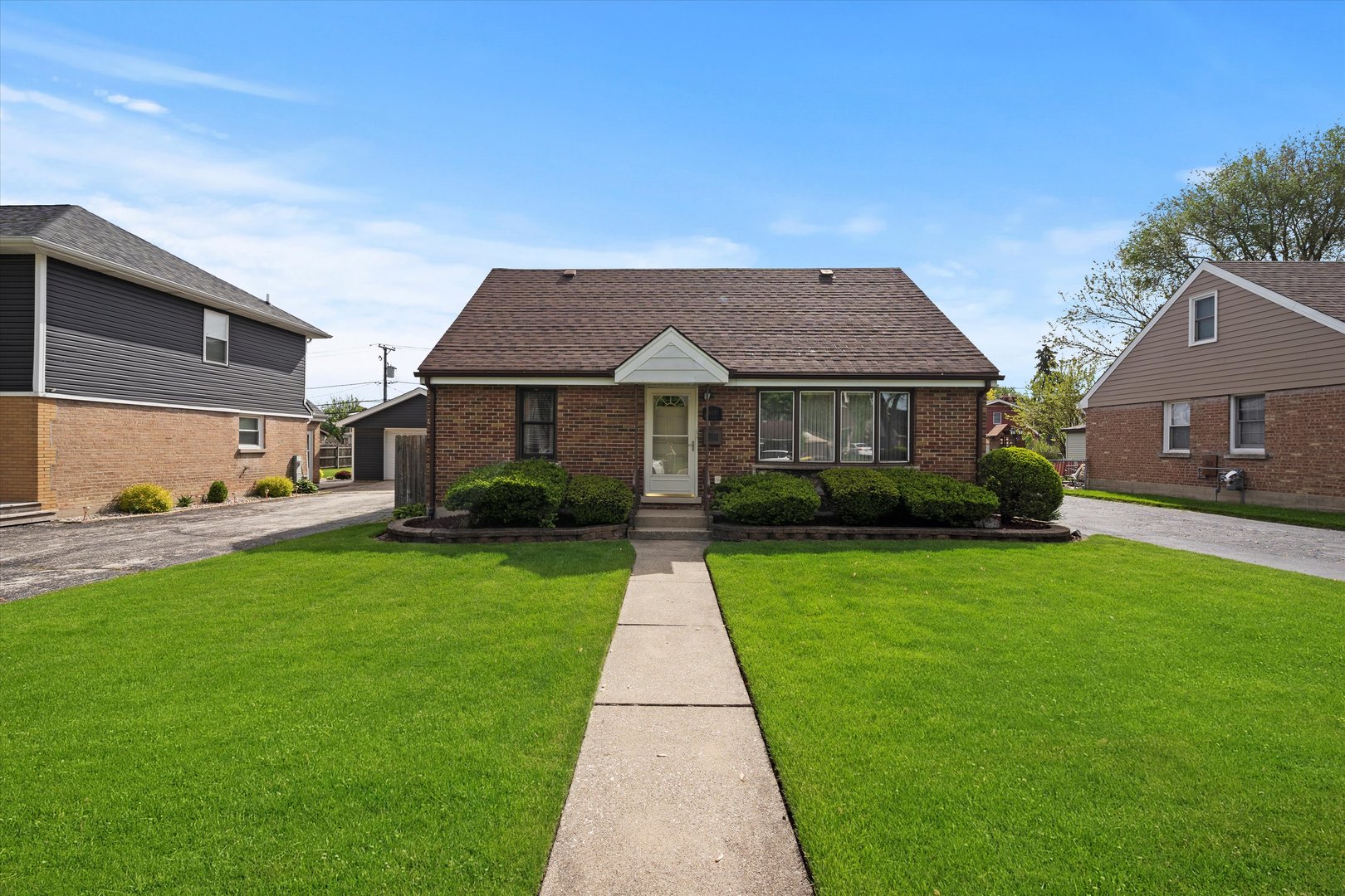 Photo 2 of 42 of 10837 S Mcvicker Avenue house