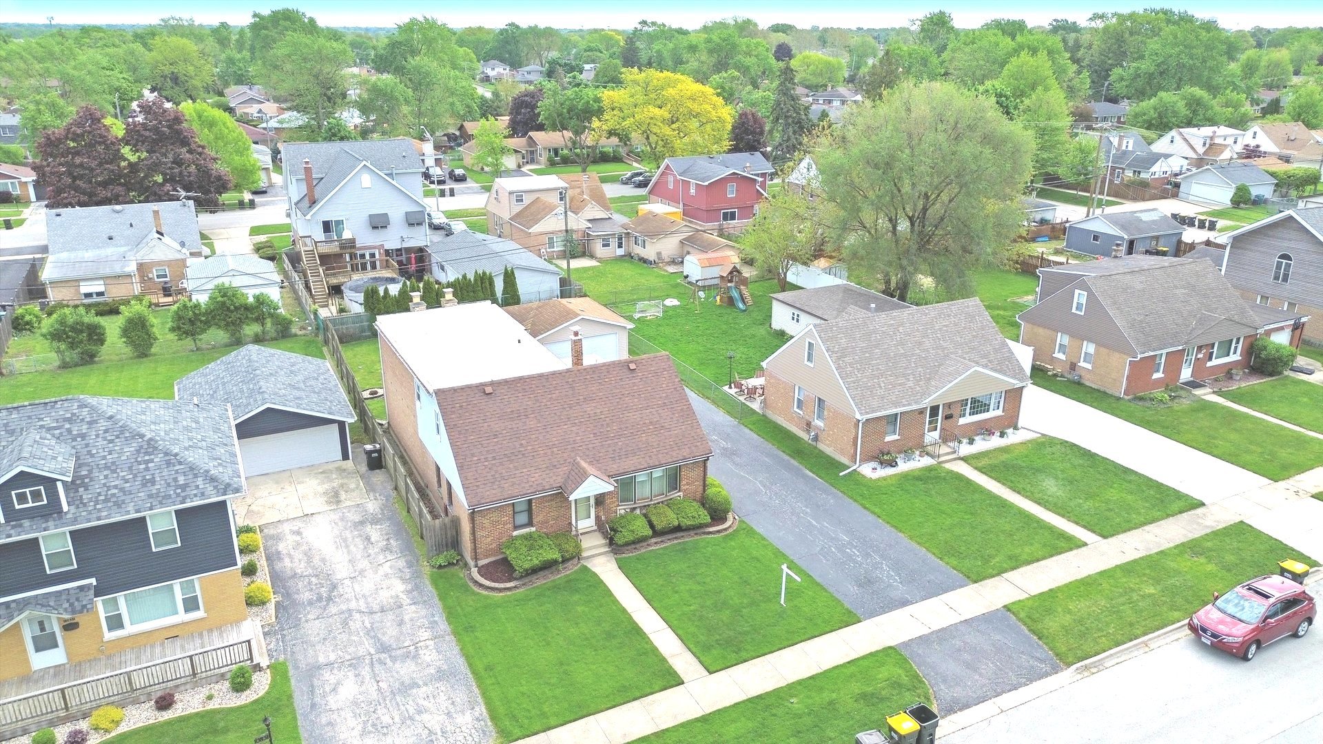 Photo 4 of 42 of 10837 S Mcvicker Avenue house