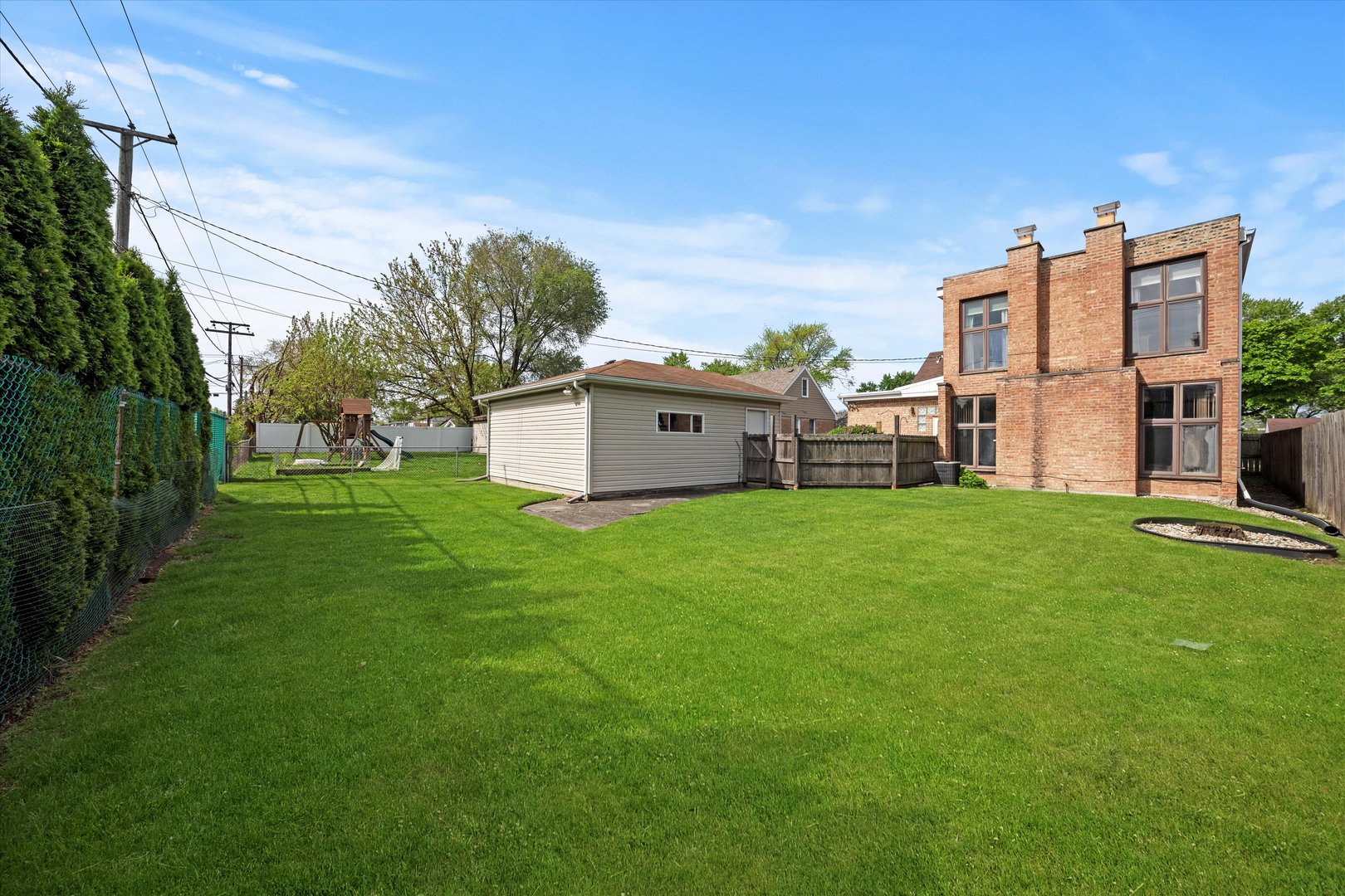 Photo 6 of 42 of 10837 S Mcvicker Avenue house