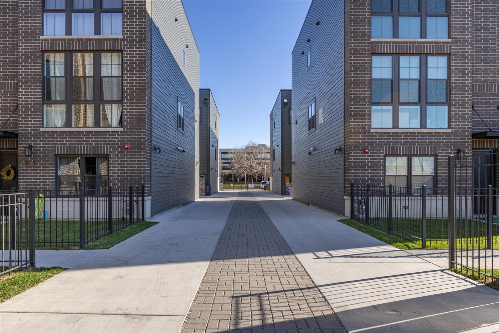 Photo 26 of 26 of 4442 S Drexel Boulevard E townhome