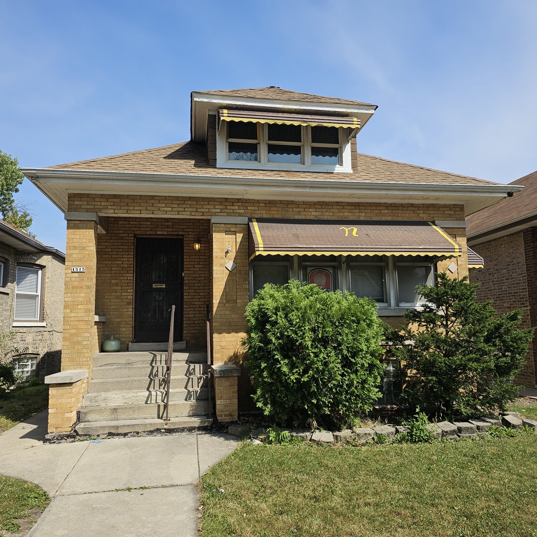 Photo 1 of 18 of 1515 N Leclaire Avenue house