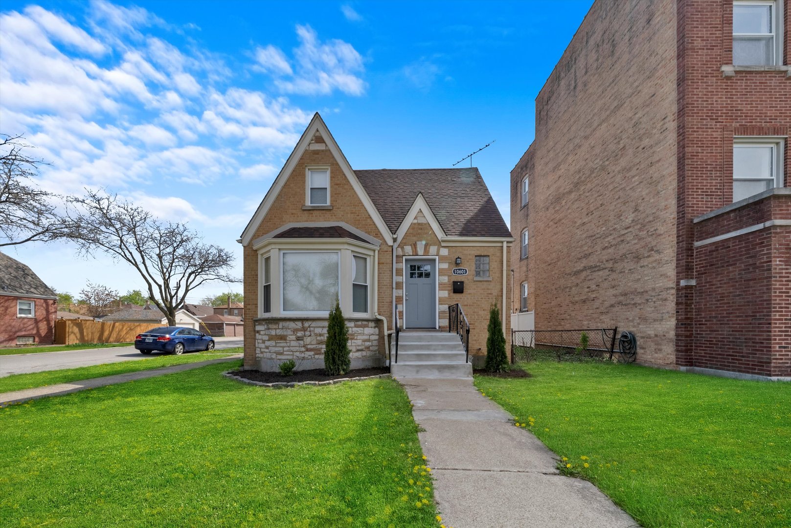 Photo 1 of 21 of 10601 S Prairie Avenue house