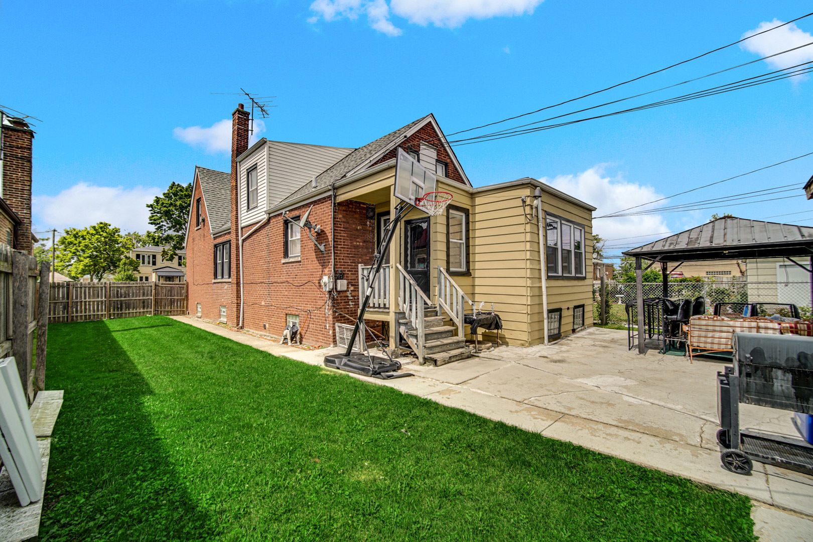 Photo 18 of 20 of 10327 S Prairie Avenue house