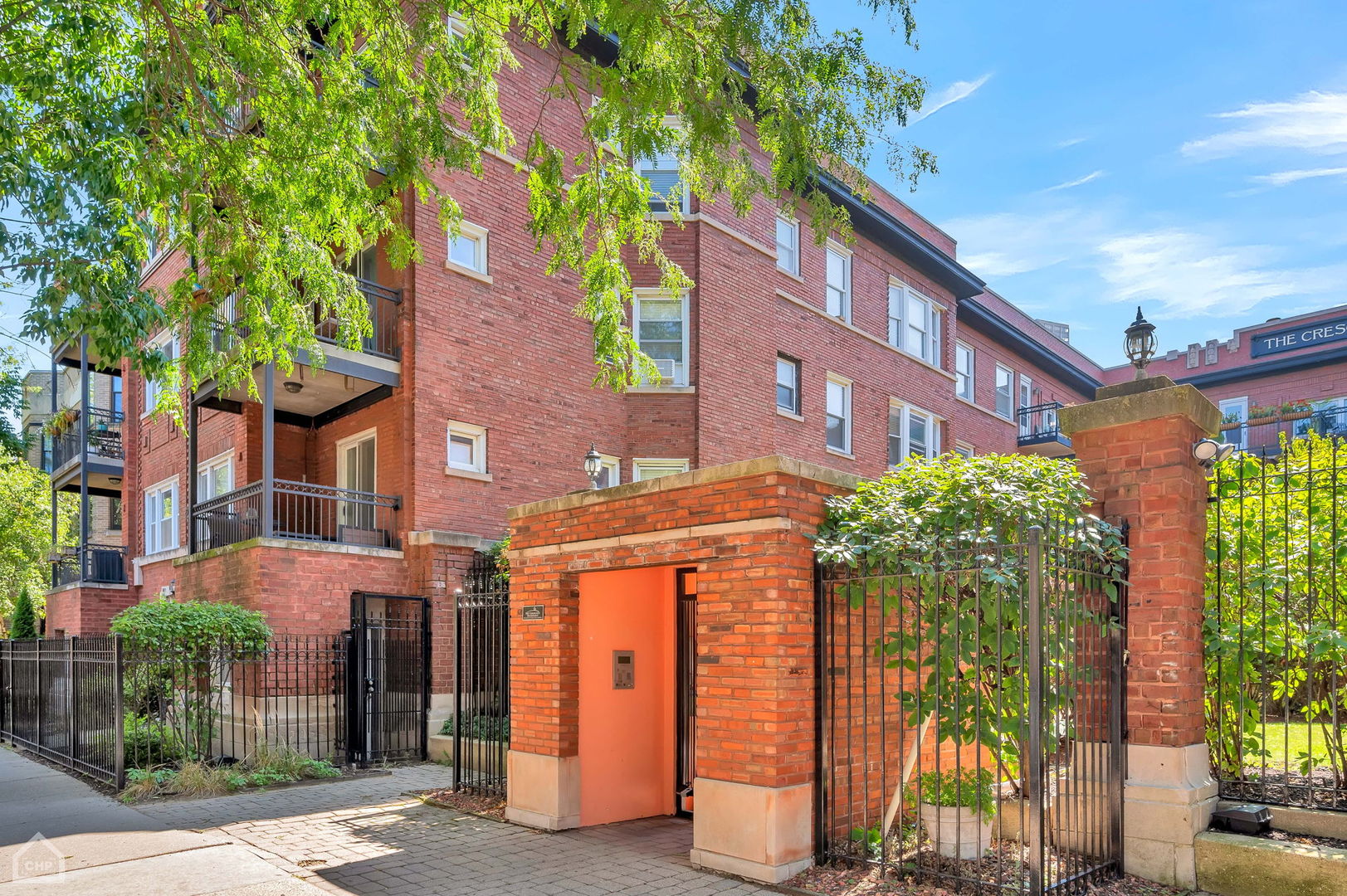 Photo 2 of 18 of 841 W BELLE PLAINE Avenue GARDEN condo