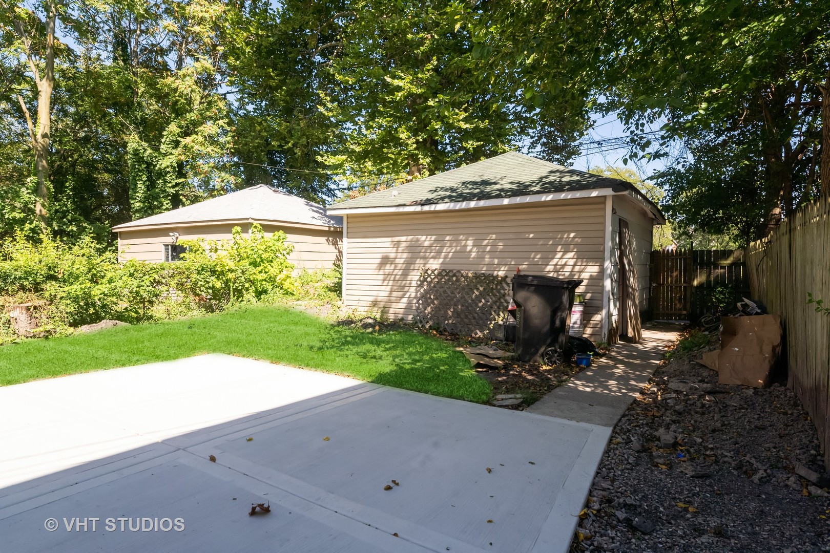 Photo 23 of 24 of 9401 S Saint Lawrence Avenue house