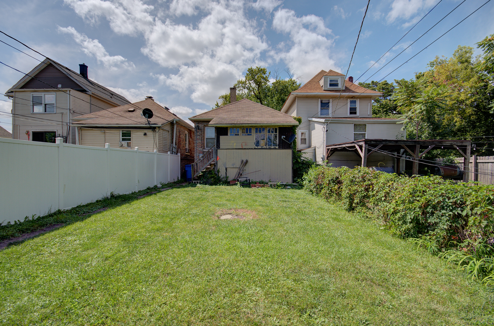 Photo 3 of 18 of 651 N Lotus Avenue house