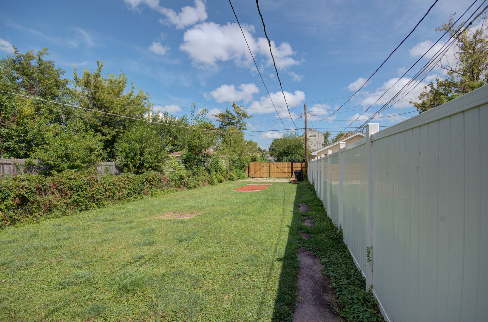 Photo 4 of 18 of 651 N Lotus Avenue house