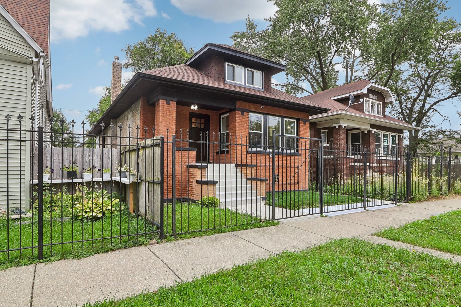 Photo 4 of 39 of 1305 N Parkside Avenue house