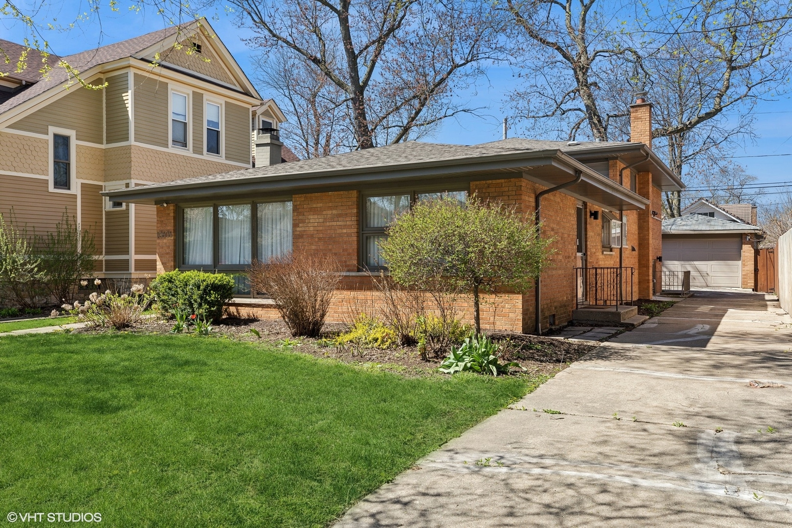 Photo 1 of 17 of 10606 S Leavitt Street house