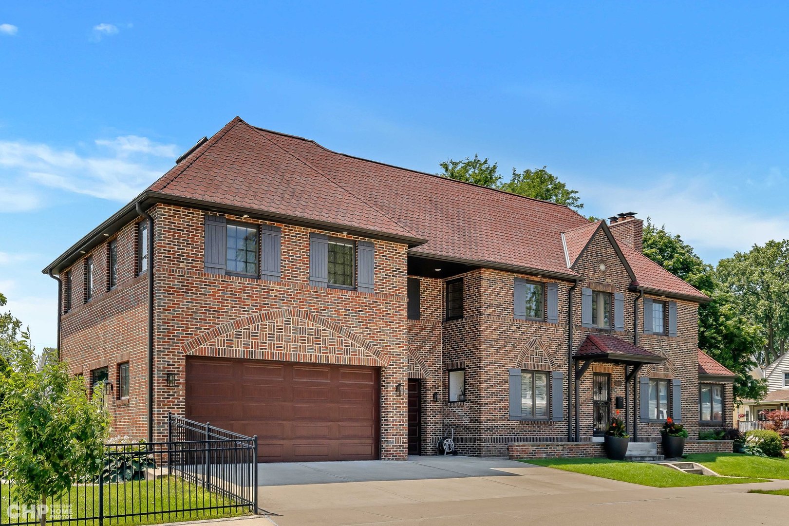 Photo 4 of 41 of 7439 W Lunt Avenue house