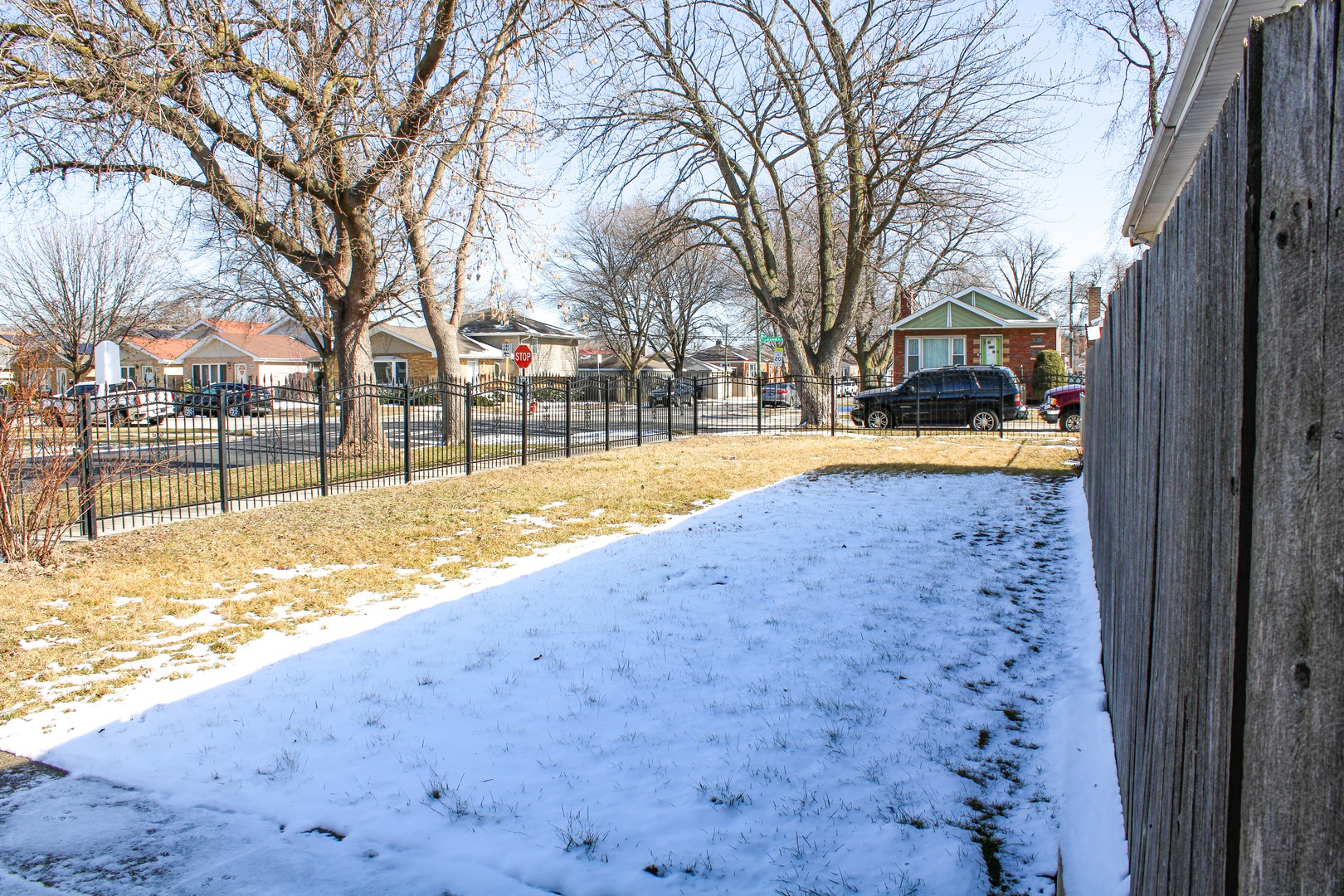 Photo 5 of 26 of 4900 S Laramie Avenue house